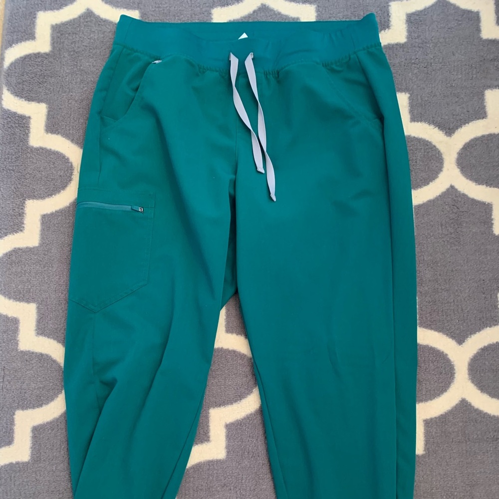 FIGS Hunter Green Zamora Joggers- Large